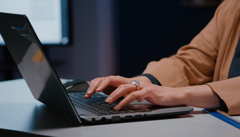 How to Write a Remote Job Listing that Sells