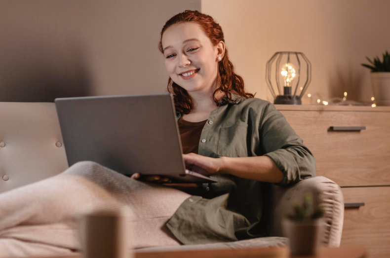 Headlines for Resumes: 7 Tips To Land More Interviews