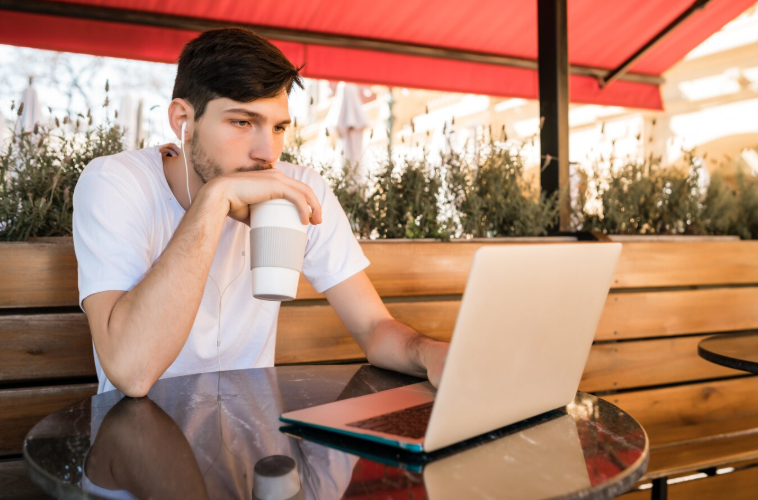 How to Get a Remote Job with No Experience (2025 Edition)