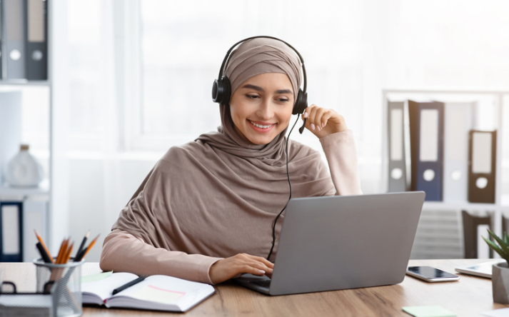 How to Hire Remote Customer Support Agents Who Stick