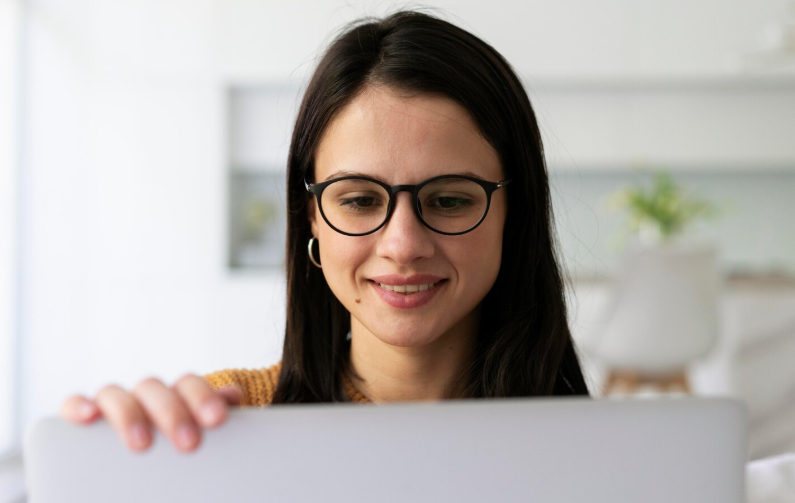 How To Write A Remote Job Description That Attracts The Right Fits